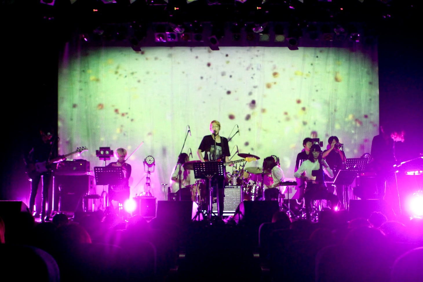 9名による大セッションがオーディエンスを酔わせた「Moire.3」の様子。（撮影：OZK）