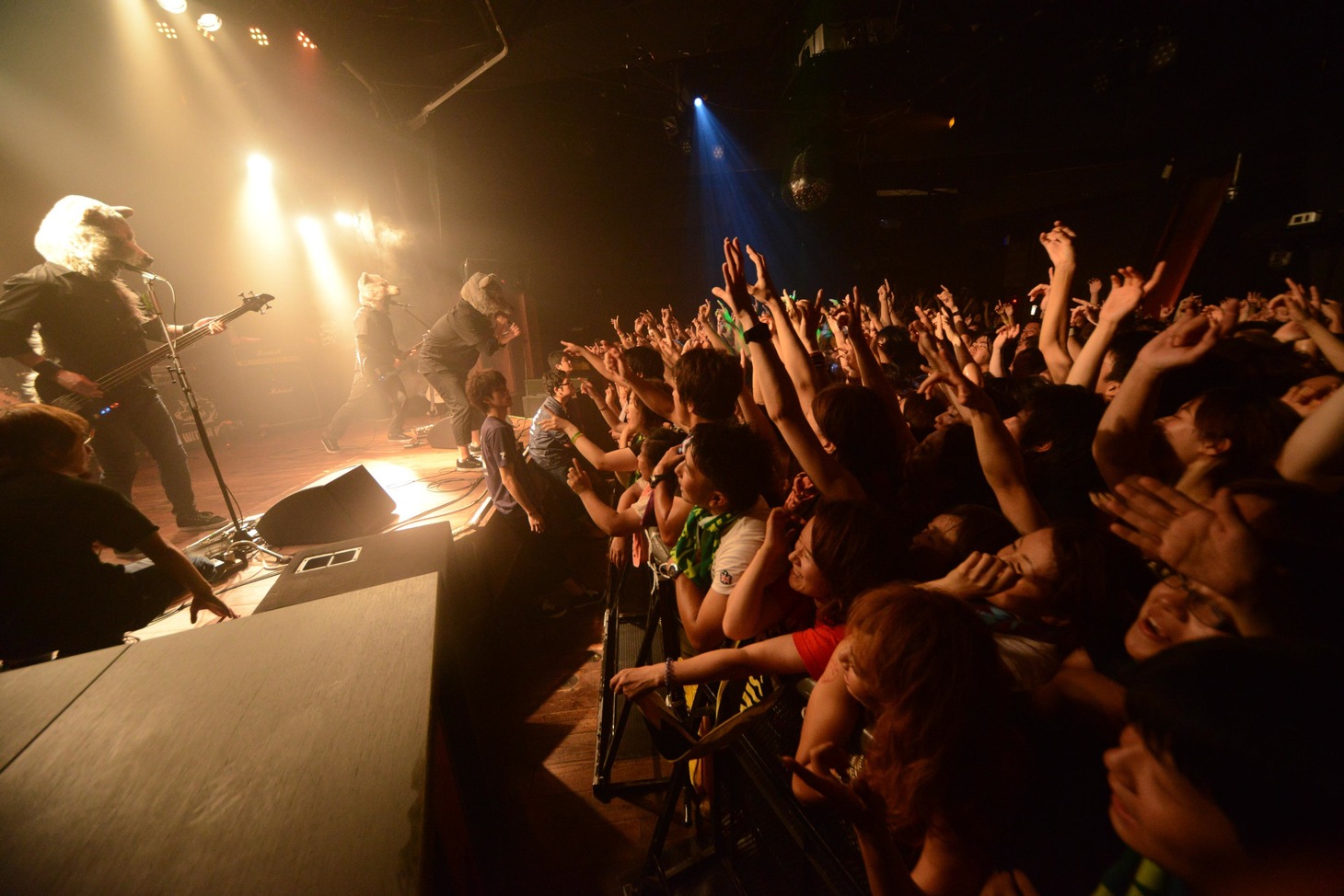 渋谷SOUND MUSEUM VISIONで行われたシークレットライブの模様。