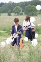 写真はビデオクリップ撮影中の模様。