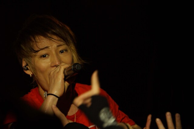 映画「UVERworld DOCUMENTARY『THE SONG』」よりTAKUYA∞（Vo）。(c)2012 Sony Music Records Inc.