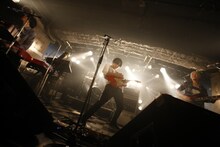 写真はフジファブリックLIQUIDROOM ebisu公演の様子。