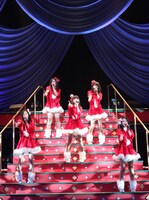 写真は昨年のクリスマスコンサート「Christmas Live 2011」より。
