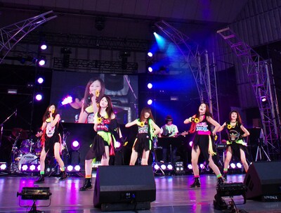 写真は5月20日の日比谷野外大音楽堂公演「2nd JAPAN TOUR 2012～Limited addiction～ CONCERT*03『Rock you!』」より。