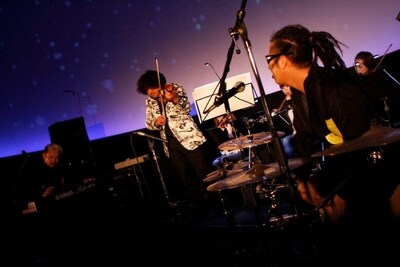 プラネタリウムで繰り広げられたロマンチックなセッションの様子。