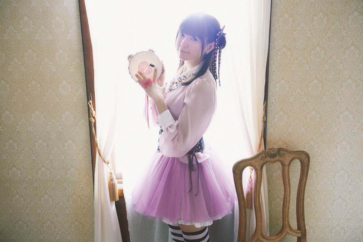 エクレール・マルティノッジ役の竹達彩奈。ナタリーPower Pushでは竹達彩奈の最新シングル「♪の国のアリス」の発売記念インタビューを公開中。