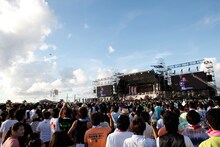 「AKB48全国ツアー2012『野中美郷、動く。～47都道府県で会いましょう～』」沖縄公演の様子。 (C)AKS