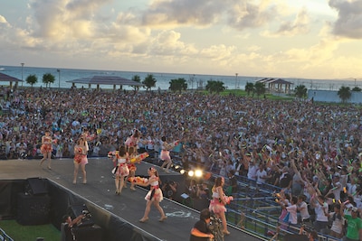 「AKB48全国ツアー2012『野中美郷、動く。～47都道府県で会いましょう～』」沖縄公演の様子。 (C)AKS