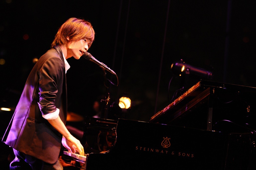 杉本雄治（Vo, Piano）