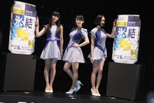 左からかしゆか、あ～ちゃん、のっち。