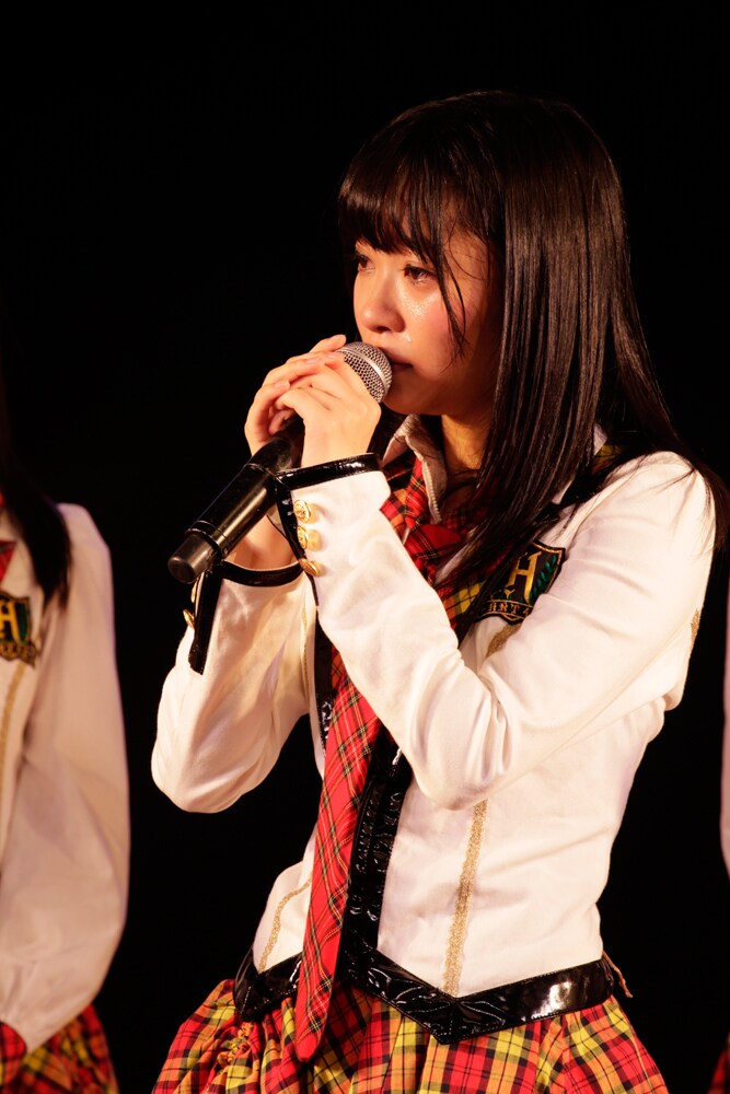 涙交じりに現在の心境を語る指原莉乃。 (C)AKS