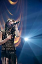 3月に横浜アリーナで行われたmay'nの単独ライブ「May’n Special Concert 2012 『May’n☆GO!AROUND!!』　at　横浜アリーナ 」の様子。