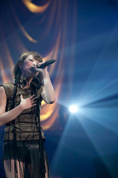 3月に横浜アリーナで行われたmay'nの単独ライブ「May’n Special Concert 2012 『May’n☆GO!AROUND!!』　at　横浜アリーナ 」の様子。