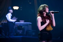 「May’n Special Concert 2012 『May’n☆GO!AROUND!!』　at　横浜アリーナ 」の様子。