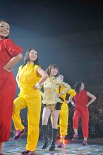 「May’n Special Concert 2012 『May’n☆GO!AROUND!!』　at　横浜アリーナ 」の様子。