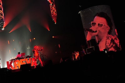 写真は15日のKREVAのライブの模様。