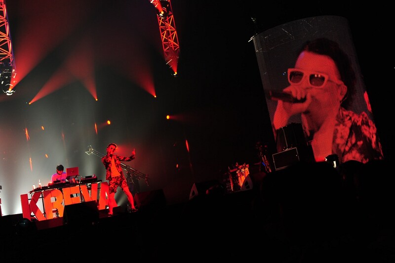 写真は15日のKREVAのライブの模様。