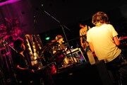 写真は15日のPHONO TONESのライブの模様。
