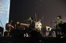 写真は15日のストレイテナーのライブの模様。