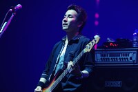 写真は15日公演での山田貴洋（ASIAN KUNG-FU GENERATION）。