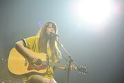 写真は16日の片平里菜のライブの模様。