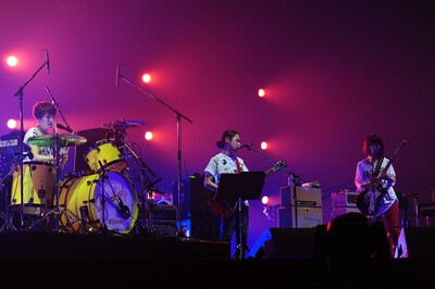 写真は16日のチャットモンチーのライブの模様。
