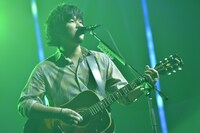 写真は15日の秦基博のライブの模様。