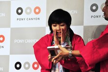 「起きろダンカン！」と叫ぶ南波志帆。