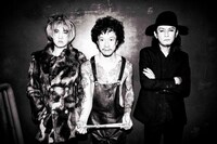 THE GOLDEN WET FINGERS