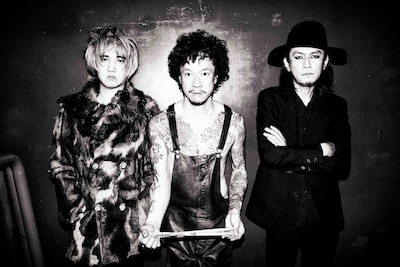 THE GOLDEN WET FINGERS