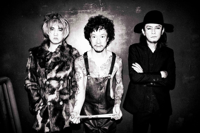 THE GOLDEN WET FINGERS