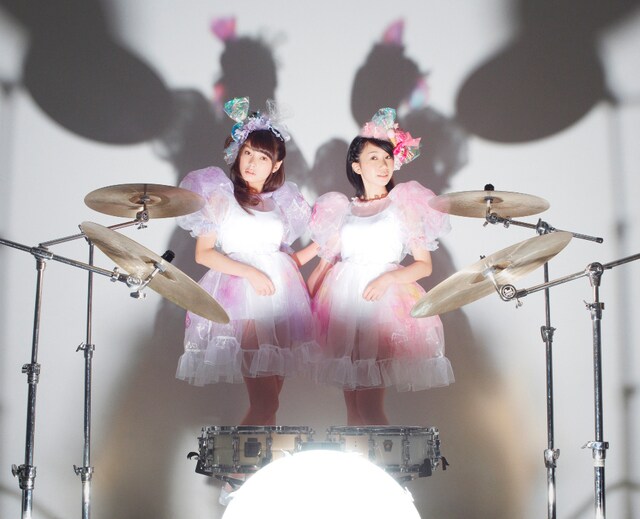 バンドじゃないもん！（写真左がかっちゃん、右がみさこ）