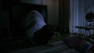 「M&W」テレビCMのワンシーン。貞子がおなじみのシチュエーションで登場する。