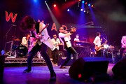 写真は「WOMAD UK 2012」での東京スカパラダイスオーケストラのライブの模様（撮影：仁礼博）。