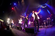 写真は「WOMAD UK 2012」での東京スカパラダイスオーケストラのライブの模様（撮影：仁礼博）。