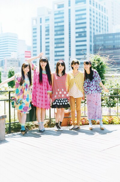 ももいろクローバーZ（写真左から有安杏果、佐々木彩夏、百田夏菜子、玉井詩織、高城れに）