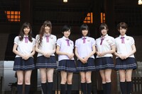 乃木坂46七福神の6名（風邪で欠席の星野みなみを除く）。