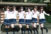 絵馬の前でポーズを決める乃木坂46七福神の6名(風邪で欠席の星野みなみを除く)。