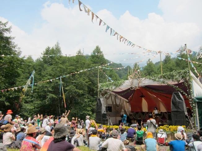 「FUJI ROCK FESTIVAL '12」での蜜の様子。