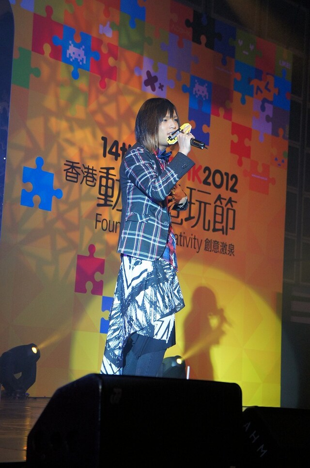 5000人の観客を前にパフォーマンスするピコ。