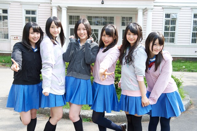 写真左から高柳明音、松井玲奈、松井珠理奈、木崎ゆりあ、小木曽汐莉、木本花音。 (C)AKS