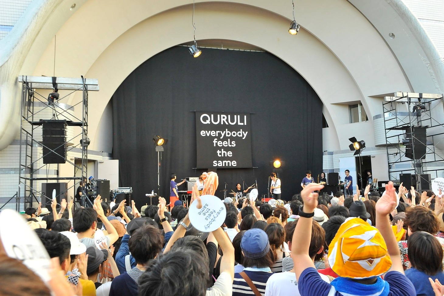 「QURULI FREE LIVE at YOYOGI 2012～everybody feels the same～」の模様。