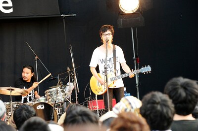 「QURULI FREE LIVE at YOYOGI 2012～everybody feels the same～」の模様。