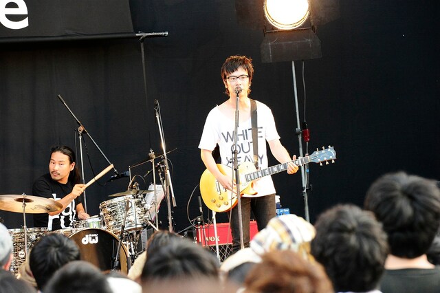 「QURULI FREE LIVE at YOYOGI 2012～everybody feels the same～」の模様。