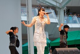 AKINO with bless4、川崎の空に「アクエリオン」響かせる