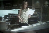 レコーディング中の小泉今日子。