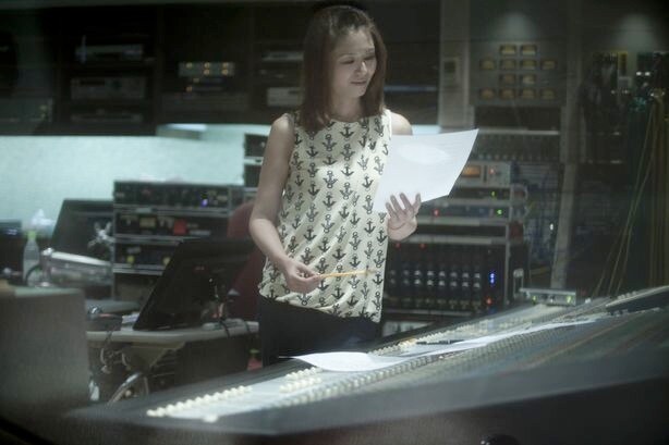 レコーディング中の小泉今日子。