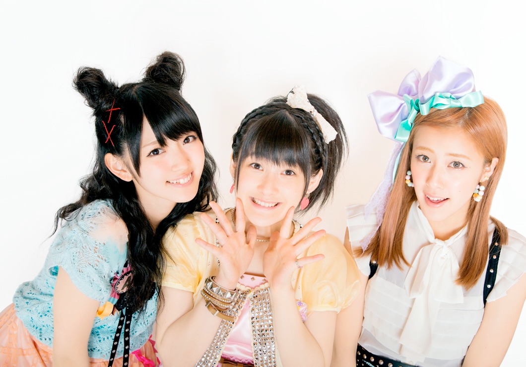 Buono!（写真左から鈴木愛理、嗣永桃子、夏焼雅）
