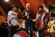 左から、おおはた雄一、芳垣安洋、伊賀航。