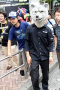 イベント終了後、Jean-Ken Johnny（MAN WITH A MISSION）は急いで「a-nation」の会場である国立代々木競技場第一体育館へ向かった。