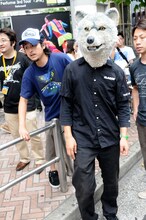 イベント終了後、Jean-Ken Johnny（MAN WITH A MISSION）は急いで「a-nation」の会場である国立代々木競技場第一体育館へ向かった。